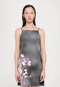 Короткое платье