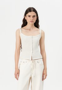 Топ на бретельках