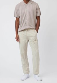 Льняные брюки Льняные брюки