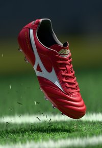 Футбольные бутсы