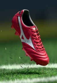 Футбольные бутсы