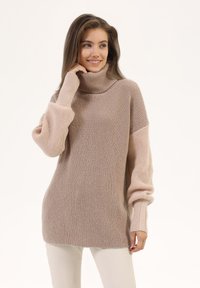 Вязаное платье