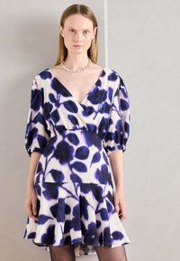 Короткое платье