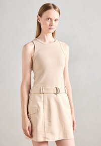 Платье футляр