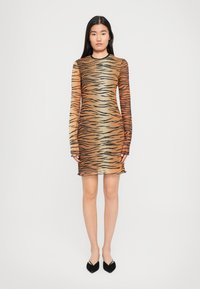 Короткое платье