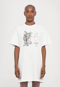 Короткое платье