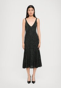 Вязаное платье