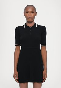 Вязаное платье