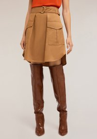 Юбка с накладными карманами Юбка с накладными карманами