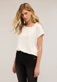 Атласная блузка