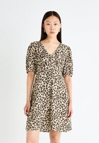 Короткое платье