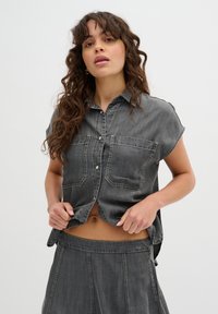 Джинсовая жилетка