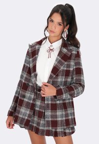 Короткое пальто