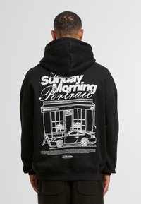 Пуловер с капюшоном