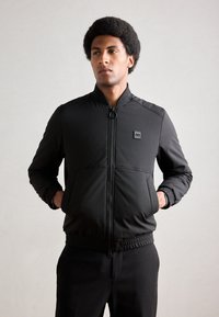 Куртка бомбер