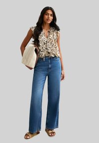 Блузка без рукавов