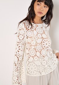 Вязаная кофта