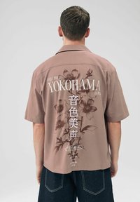 Рубашка с коротким рукавом