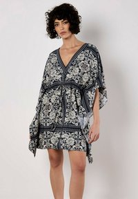 Короткое платье