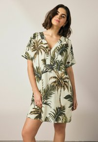 Короткое платье Короткое платье