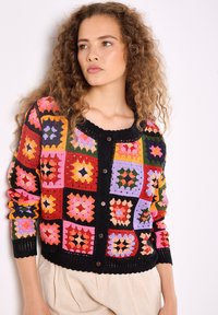 Вязаная кофта