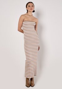 Вязаное платье