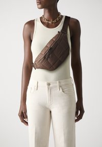 Сумка на пояс