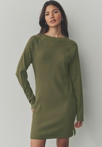 Вязаное платье