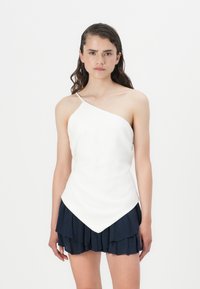 Топ на бретельках