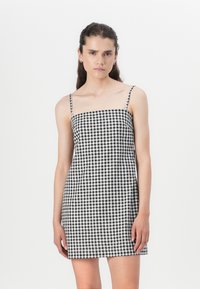 Платье без бретелек