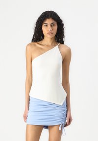 Топ на бретельках