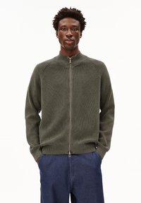 Вязаная кофта Вязаная кофта