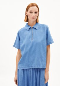 Джинсовая блузка