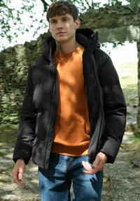 Зимняя куртка Зимняя куртка