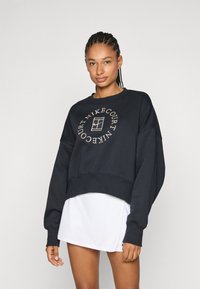 Спортивная толстовка