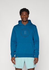 Спортивная кофта