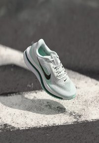 Беговые кроссовки