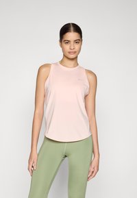 Спортивный топ