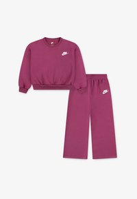 Набор одежды