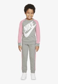 Набор одежды