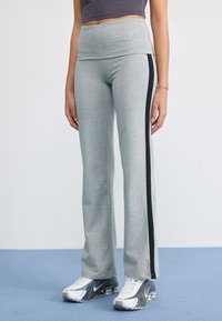 Узкие брюки