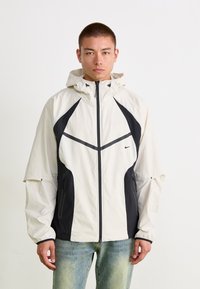 Куртка-дождевик