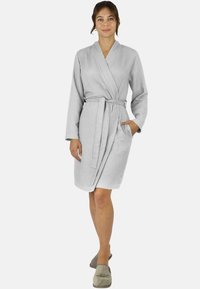 Халат Халат