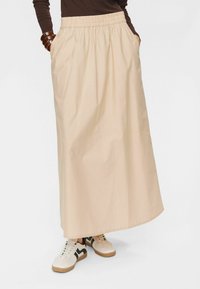 Юбка с накладными карманами