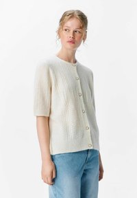 Вязаная кофта