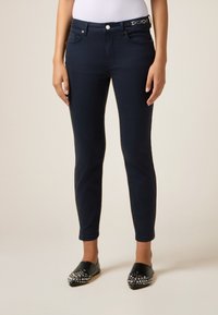 Узкие брюки