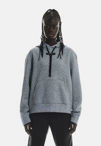 Спортивная толстовка