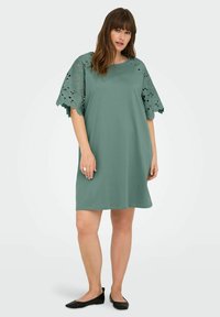 Короткое платье