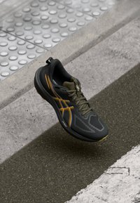 Беговые кроссовки