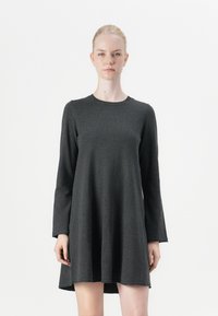 Вязаное платье